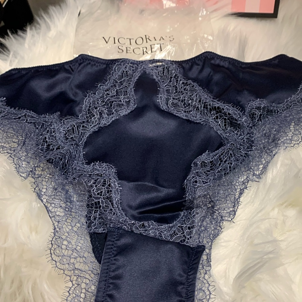 VICTORIA SECRETS LACE AND SATIN SIZE SMALL PANTY